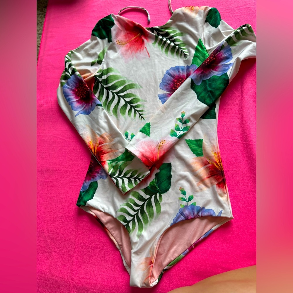 Agua bendita One piece Swimsuit. Size Medium